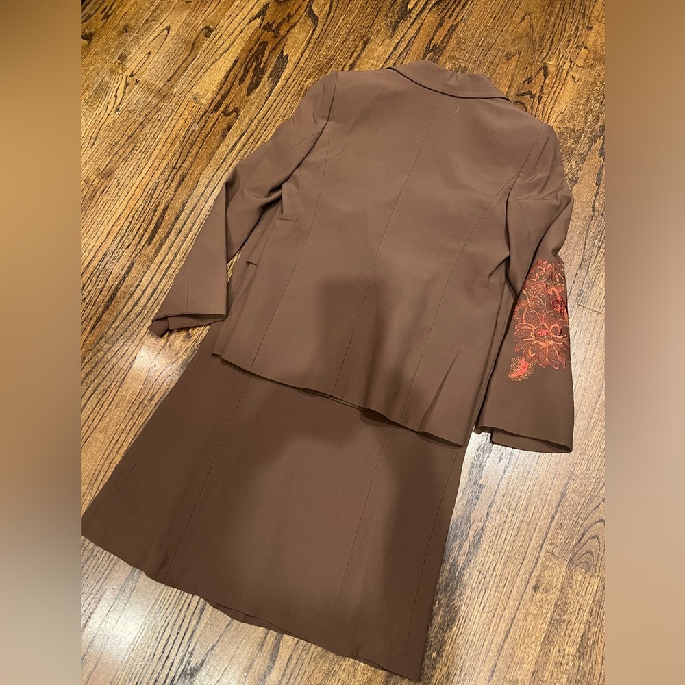 Gianfranco Ferré Brown Skirt Suit with Red Embroidered Accents - Picture 6 of 8